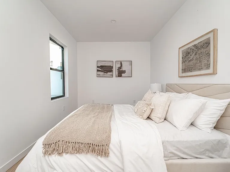 3015 1/2 Hillcrest Dr — Photo 12