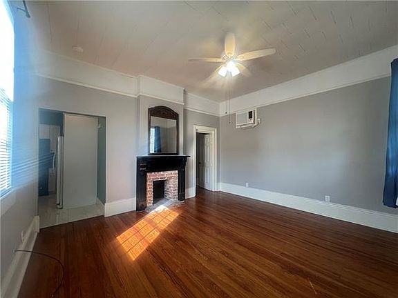 3rd image of 129 Addison St