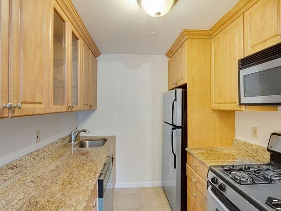 5th image of 313 23rd St #1C