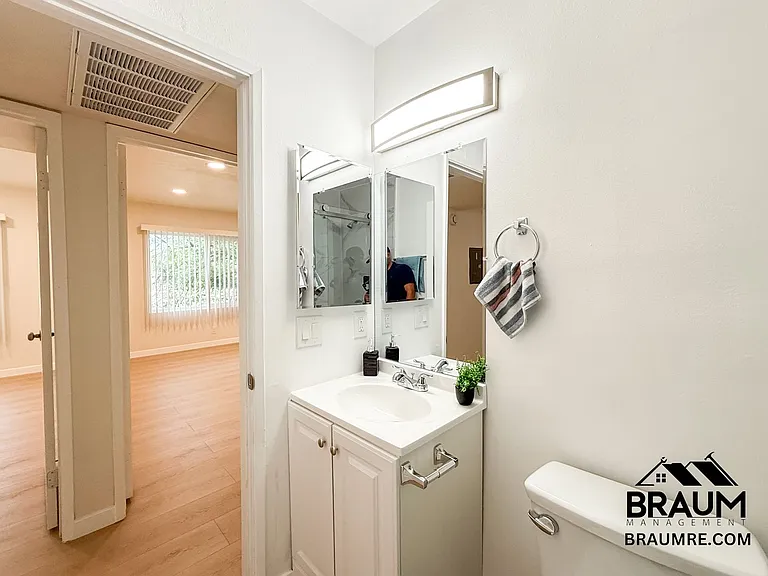 4404 Stern Ave — Photo 25