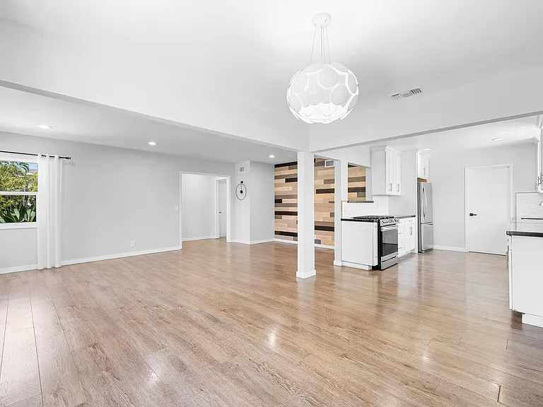 11793 Glencrest Dr — Photo 10