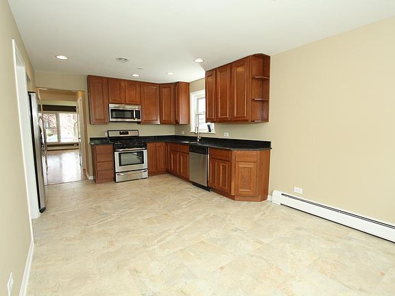 3rd image of 11021 S Kilbourn Ave