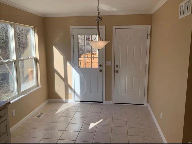 409 Omar Ct — Photo 5