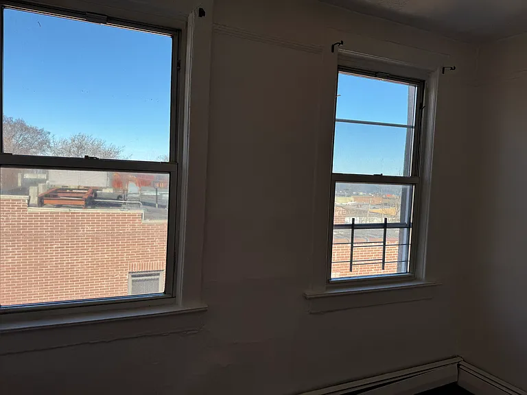 283 Van Duzer St #2 — Photo 3