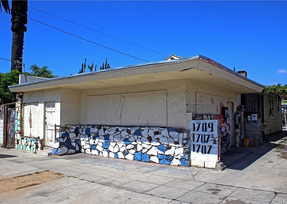 1st image of 1711 W 35th Pl