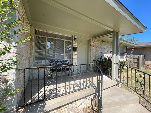 4th image of 1727 Churchill Way