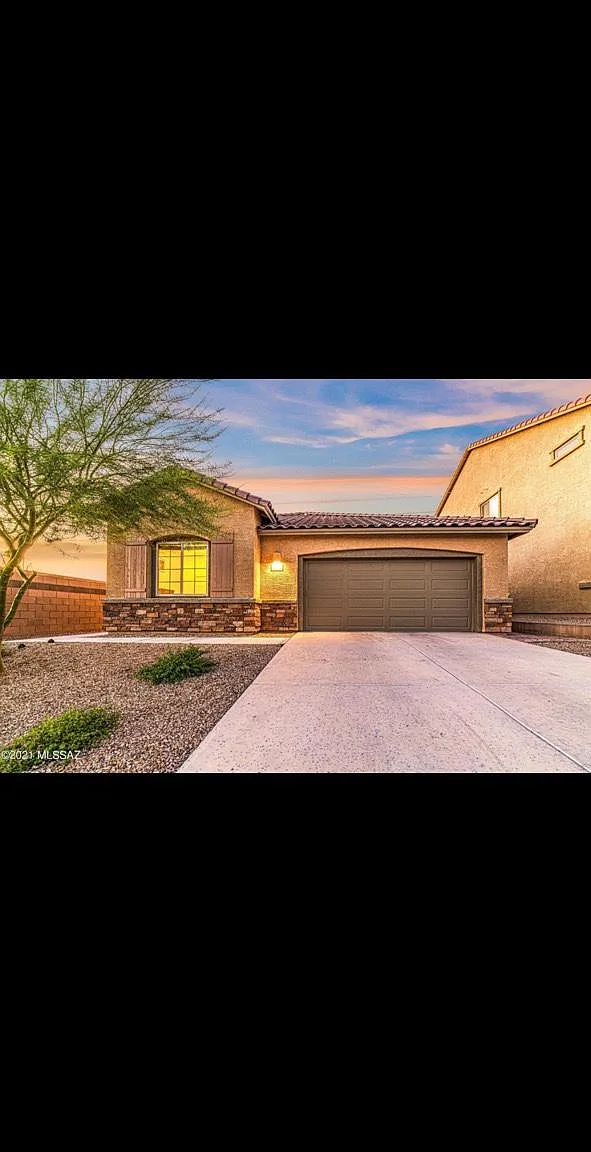8298 E Magee Hill Loop — Photo 1
