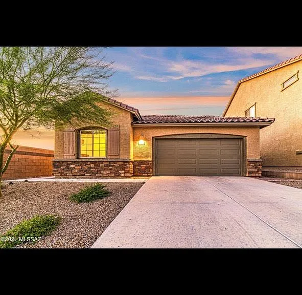 8298 E Magee Hill Loop — Photo 1