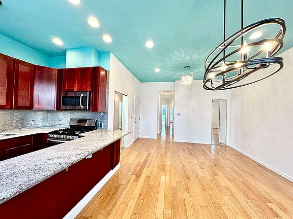 3rd image of 606 Kennedy Blvd #1