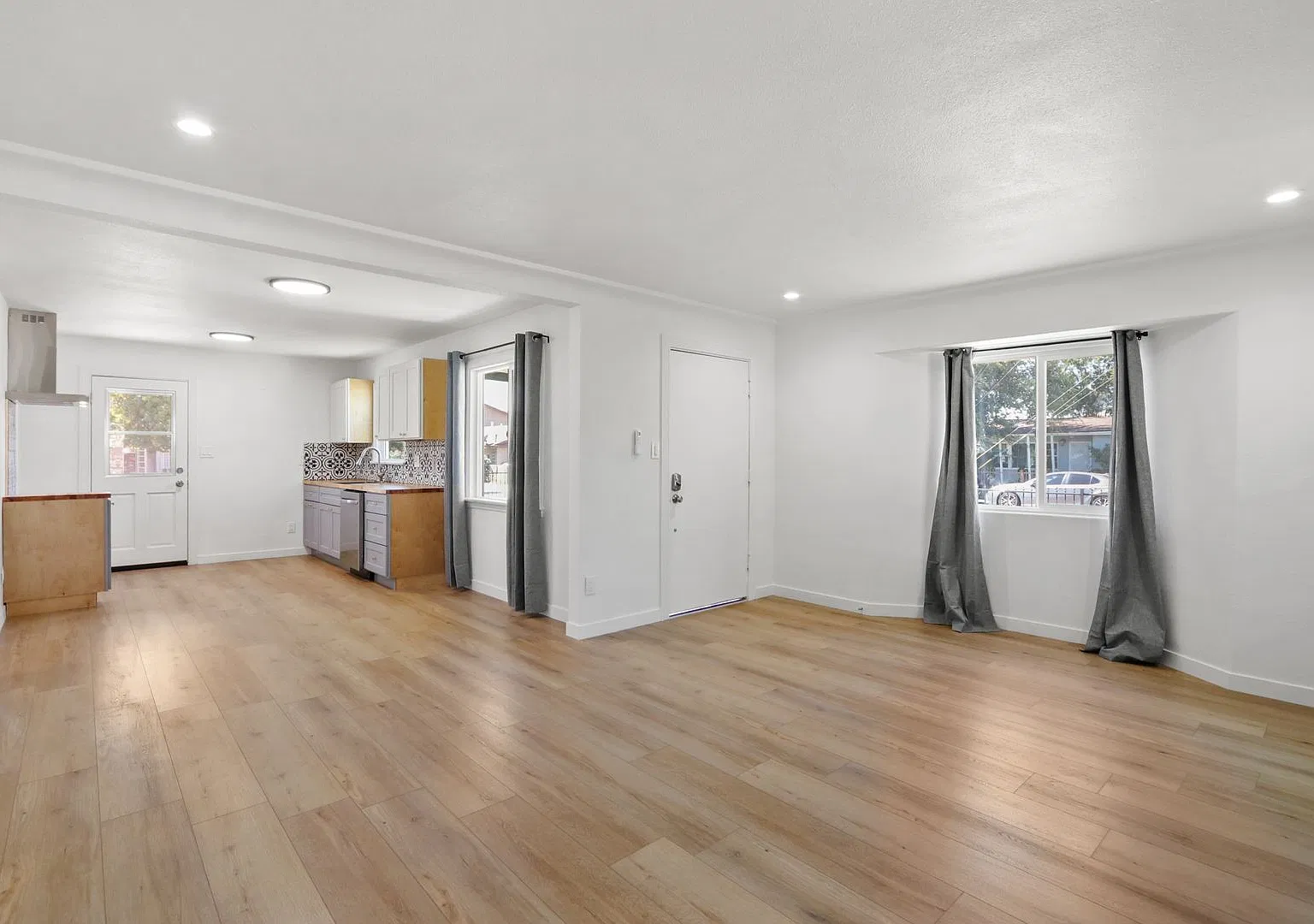 12113 Ferris — Photo 3