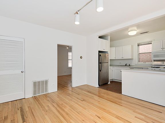 4th image of 2231 N Wayne Ave #1