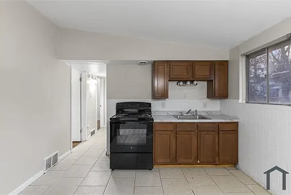 801 Thomas Ave — Photo 17