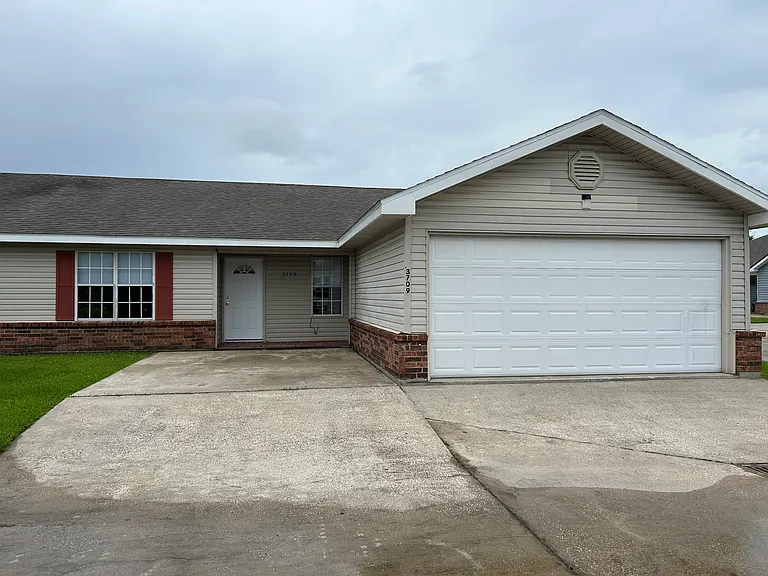 3709 Kerry Cir #3709 — Photo 1