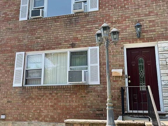 2nd image of 120 Linwood Ave Floor 1