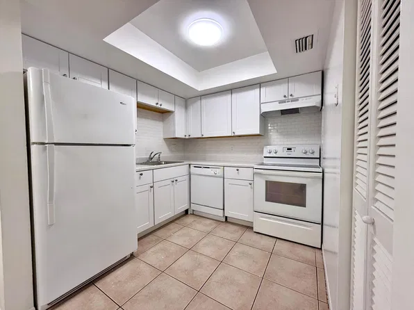 3096 Collin Dr APT C, West Palm Beach, FL 33406
