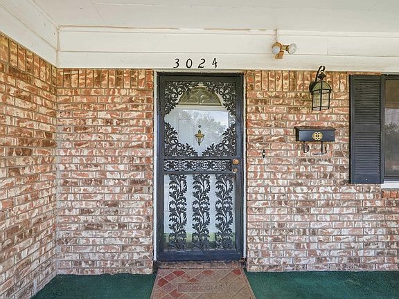 3rd image of 3024 Center St