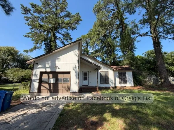 1106 Thornwood Pl, Fayetteville, NC 28304