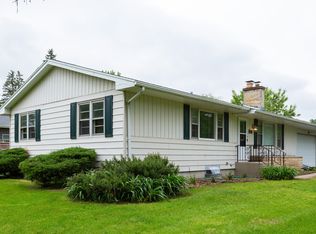 3010 W Beach Dr, McHenry, IL 60050