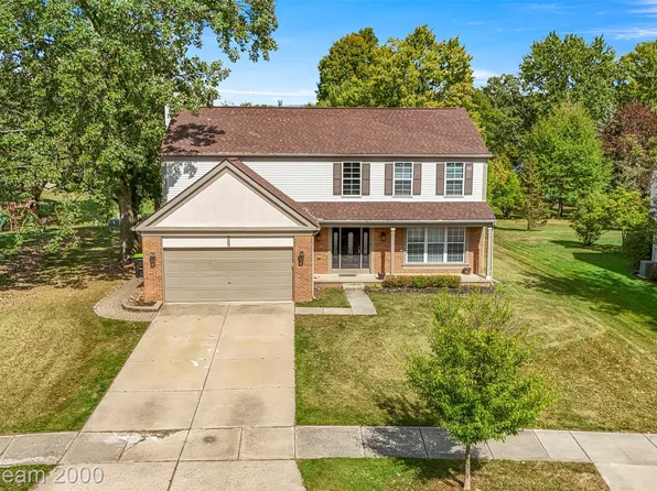 45225 Yorkshire Dr, Novi, MI 48375