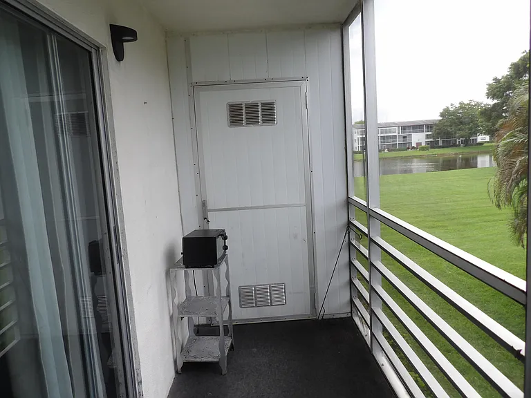 195 Fanshaw E #195 — Photo 24