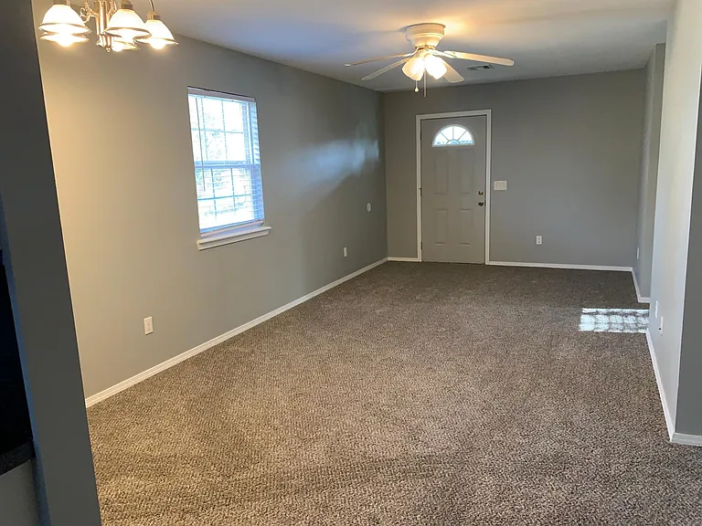 904 Sheryl St — Photo 12