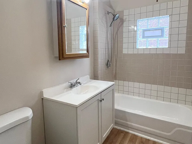 1634 W Addison St #1 — Photo 12