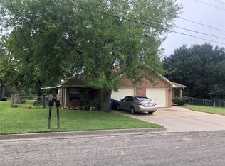 301 W Nichols St, Bellville, TX 77418