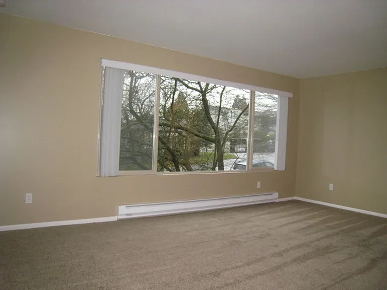 3326 Lombard Ave #23 — Photo 12