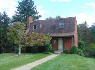 6738 Ridgevue Dr, Pittsburgh, PA 15236