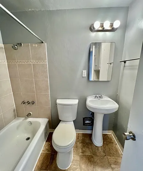 Corona Manor Apartments — Photo 50