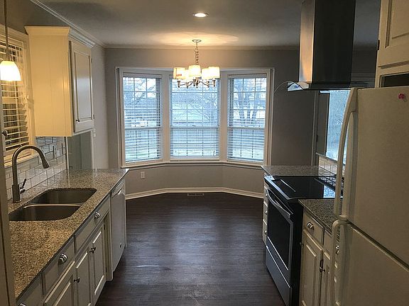 5th image of 2136 N Austin Dr