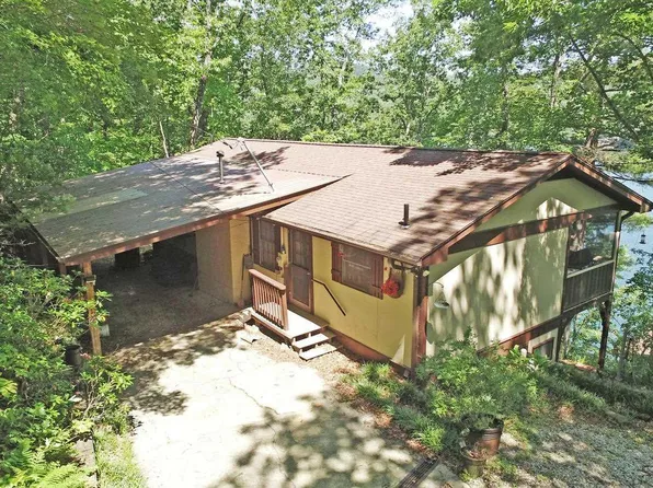 135 Ray Point Ln, Lakemont, GA 30552