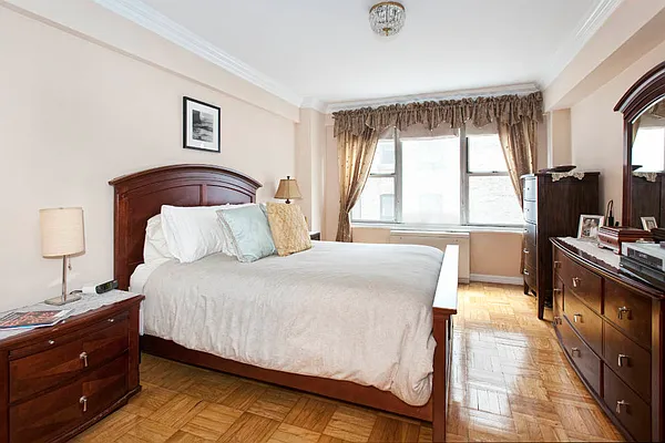 Sold by Bond New York | media 3