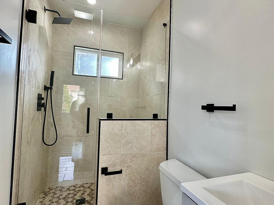 2nd image of 960 S Mariposa Ave #1