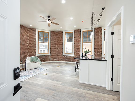4th image of 201 E Grand Ave #1