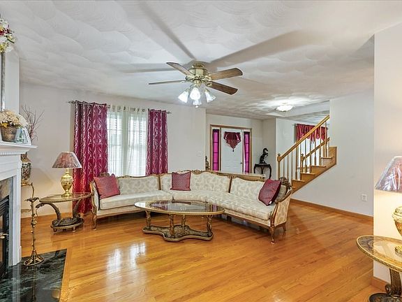 4th image of 8 Hunter Ave