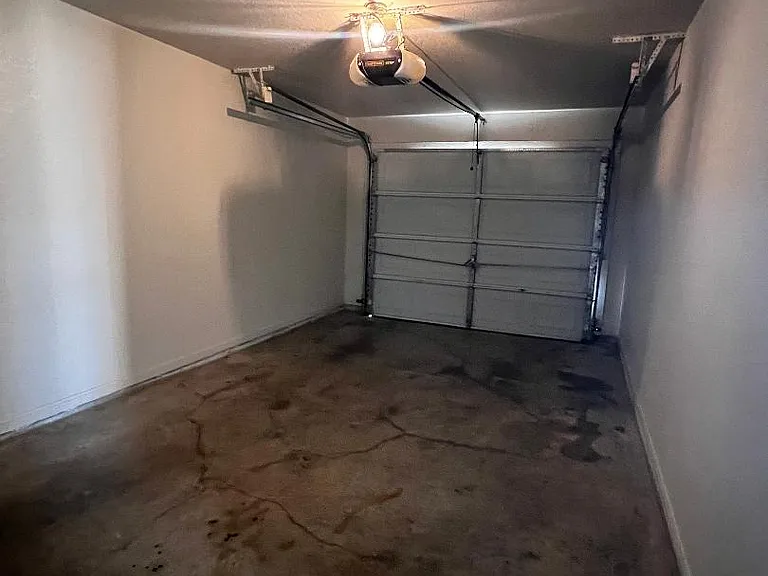1 CAR GARAGE