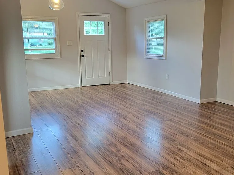 5137 Lakeview Dr — Photo 3