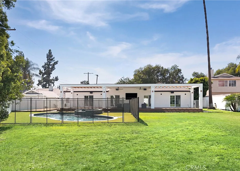 9150 Zelzah Ave