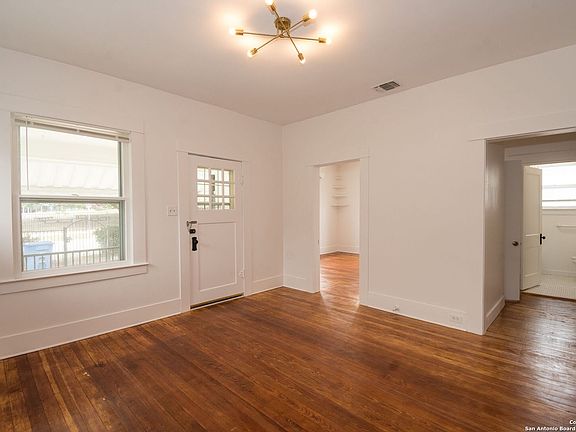 4th image of 1418 W ASHBY PL