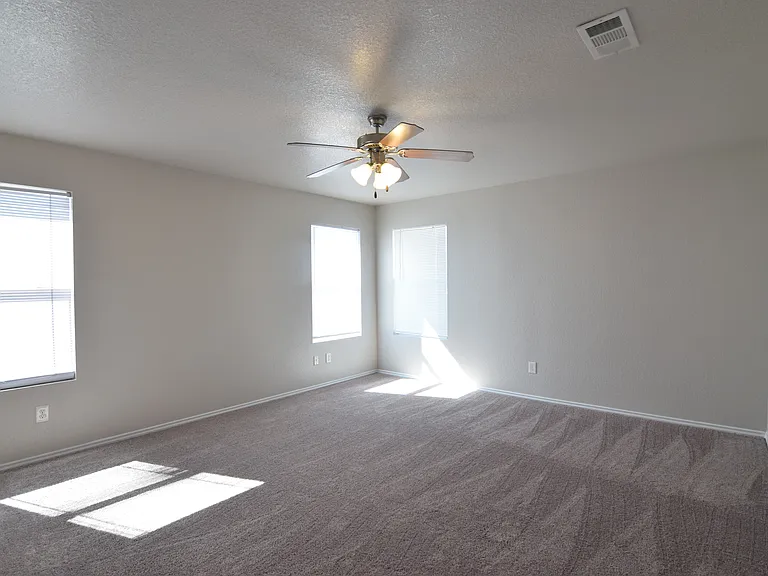 3302 Regency Ct — Photo 9