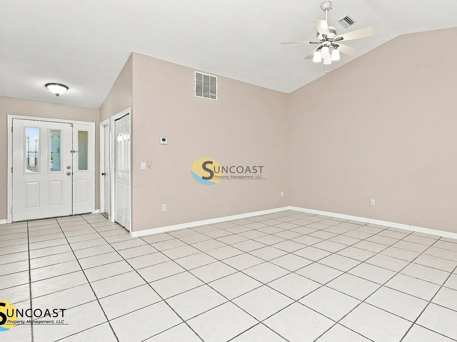Spacious 3 Bedroom Duplex with Garage! — Photo 3