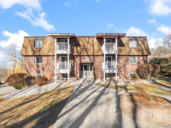 15 Wildwood St #B10, Dracut, MA 01826