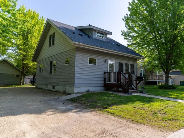 407 Oak Ave SE, Montgomery, MN 56069