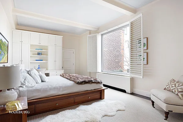 Sold by Warburg | media 9