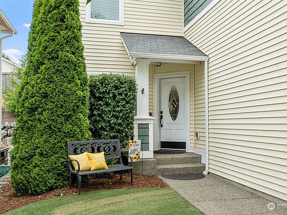 2nd image of 9927 195th Avenue E