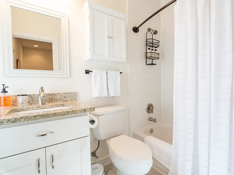 4702 Leslie Ave #A — Photo 15