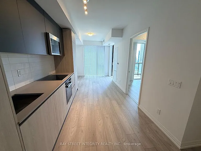 400 King St W #1912 — Photo 5
