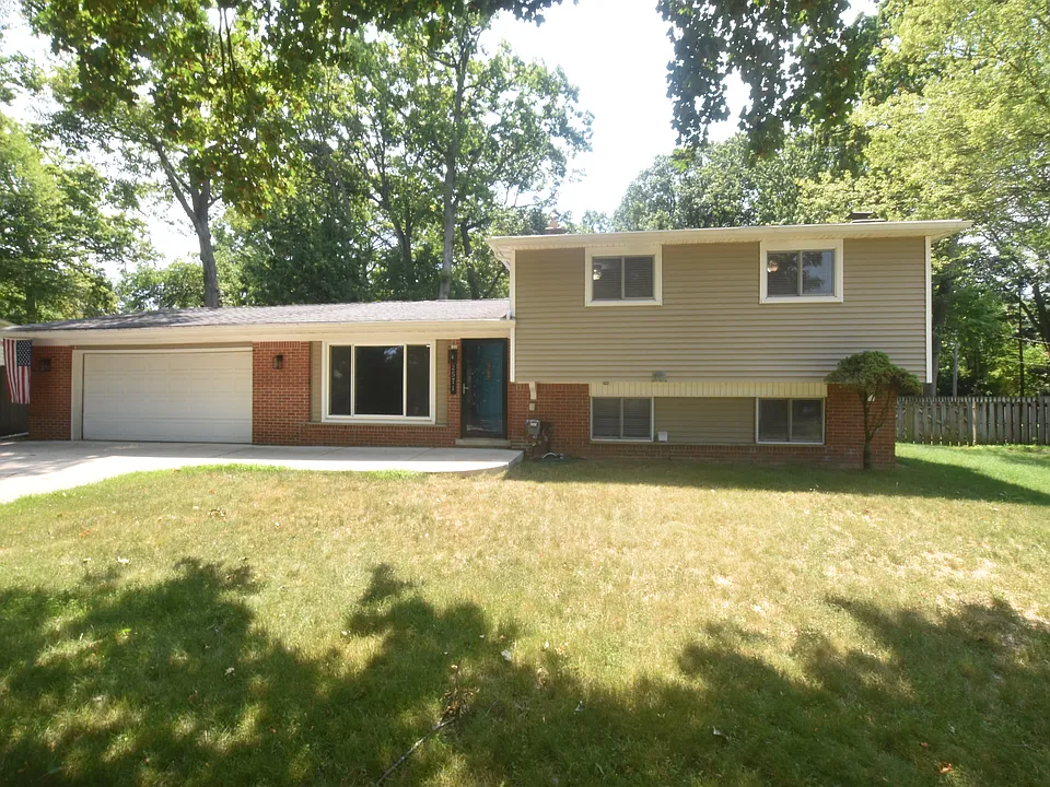 2571 Red Arrow Dr