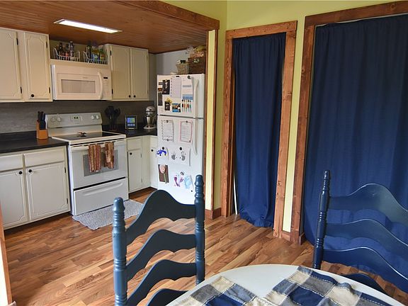5th image of 415 Humbird Street